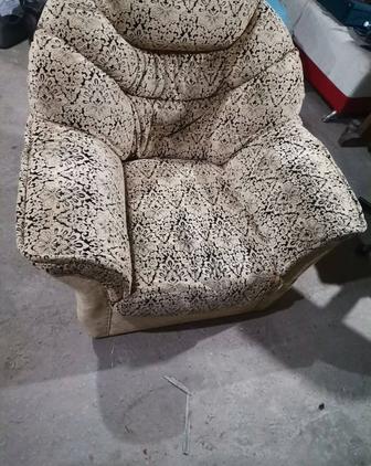 Кресло и диван раскладной.