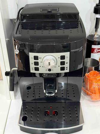 Кофемашина Delonghi MagnificaS