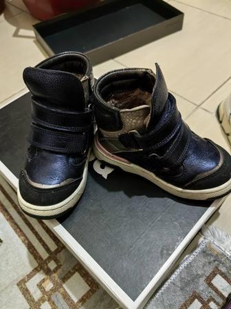 Детская обувь зимняя кожаная в отличном состоянии