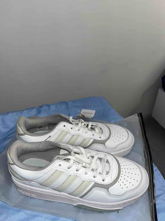 Продам кроссовки adidas оригинал