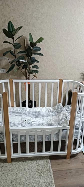 Продам кроватку с маятником