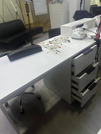 Продам маникюрный стол