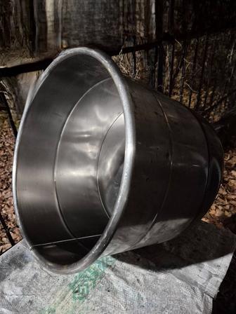 Бак от советской стиральной машинки.