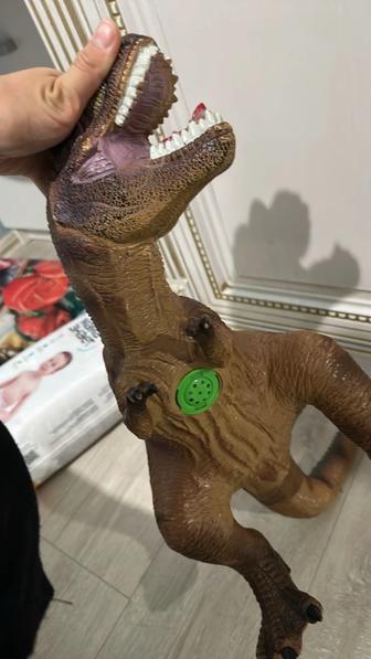 Детская игрушка динозавр