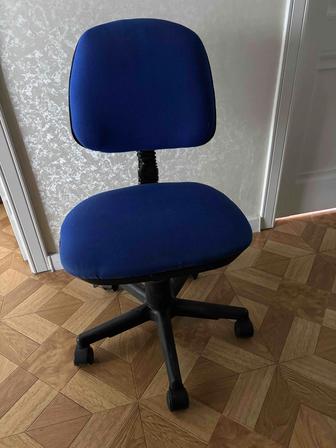 Продам кресло офисное