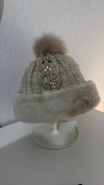 Продам женскую зимнюю шапку