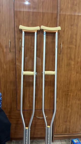 Продам костыли новые