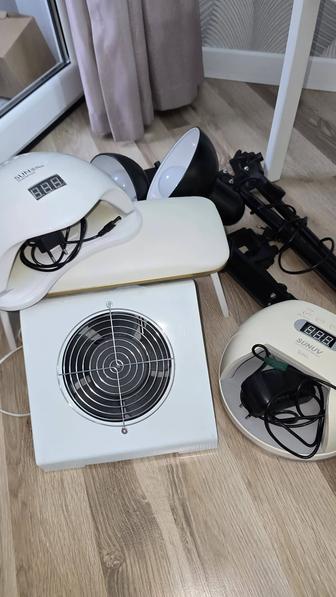 Лампы для маникюра, пылесос, подставка