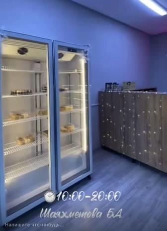 Продам витринный холодильник