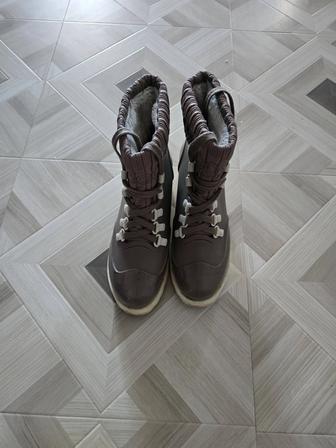 Женские резиновые ботинки