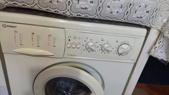 Продам стиральную машину indesit
