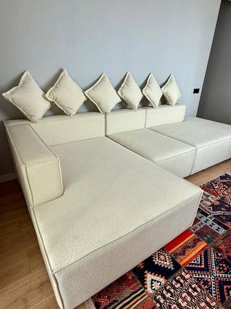 Модульный угловой диван (новый, бело-кремовый, букле)