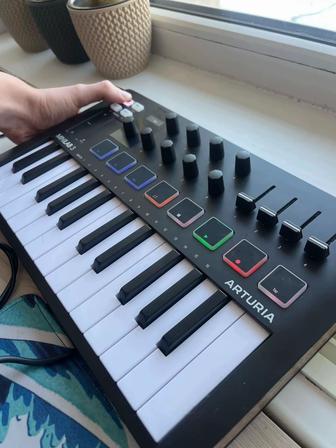 Продам Midi-клавиатуру Arturia Minilab MK3