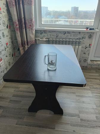 Продается кухонный стол