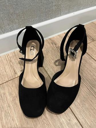 Продаю туфли