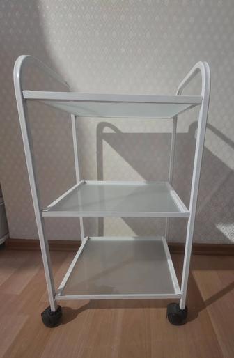 Помощник для мастера маникюра, педикюра, косметолог