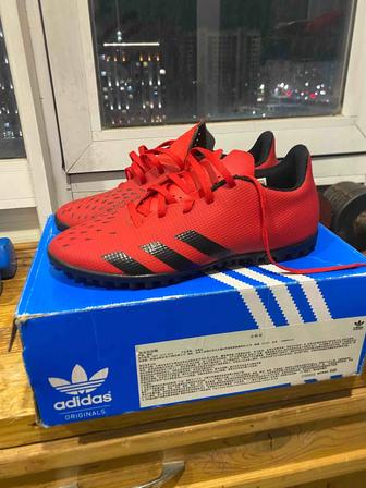 Продам сороконожки Adidas Predator