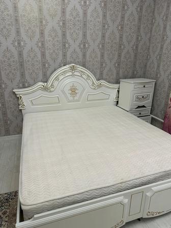 Спальный матрасымен 2тумбочкасымен сатылады