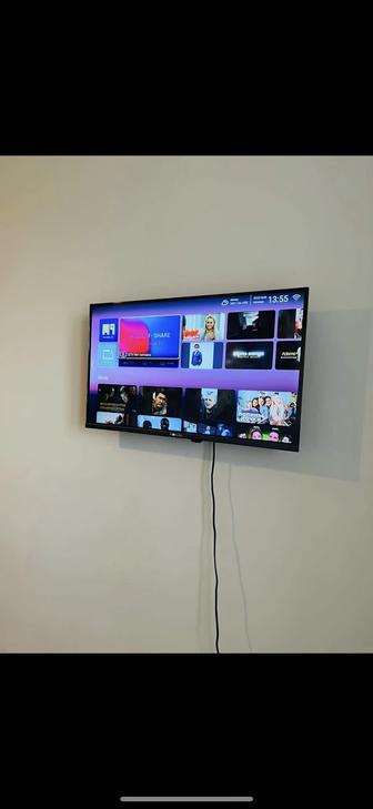 Продам смарт тв диаметр 83см 42х72см почти новый кронштейн вподарок