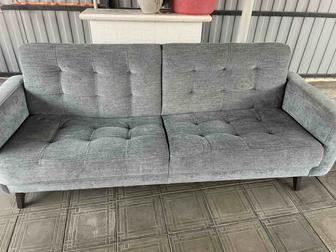 Диван трехместный