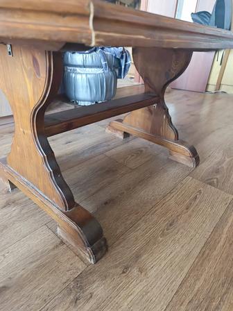 Продаю журнальный стол из массива дуба