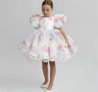 Продается новое платье! Для девочек 3-4 лет.