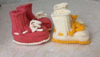 Вязаные шерстяные пинетки