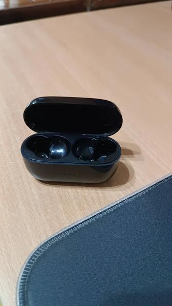 Продам кейс зарядку от наушников