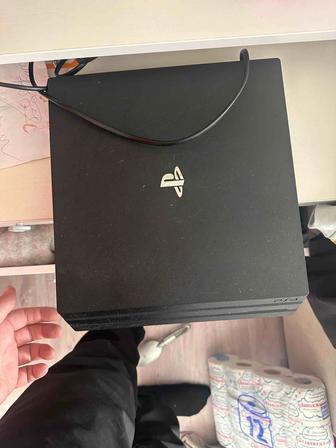 Продам playstation 4 pro 1 TB