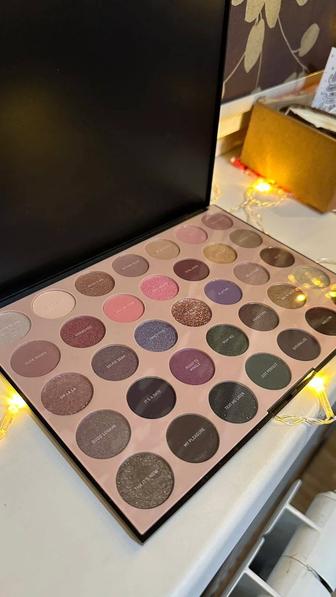 Продам палетку теней Morphe