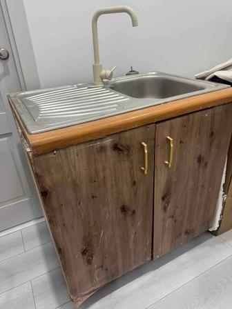 Кухонный шкафчик со смесителем за символическую цену