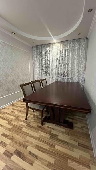 Стол (стулья в подарок)