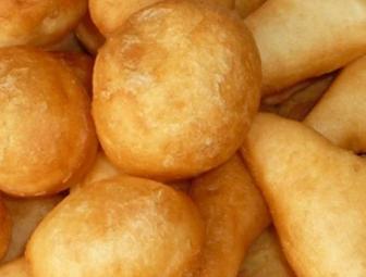 Пеку баурсаки и хворост