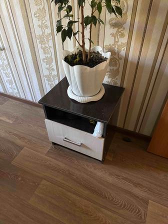 Продам 2 прикроватные тумбочки
