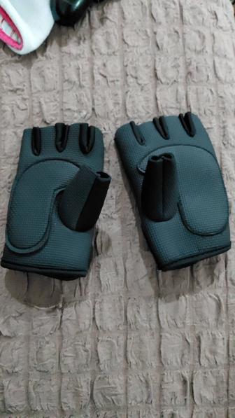 Перчатки для фитнеса и спорта