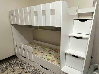 Продам детскую кровать двухъярусную