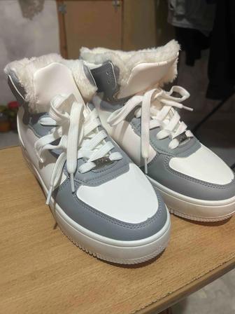 Женские демисезонные ботинки