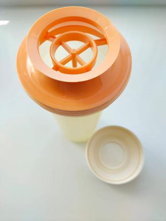 Большой миксер (700мл) с винтовой крышкой (TupperWAre), новый