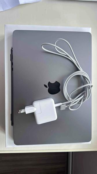 Продам Ноутбук Apple MacBook Air 13 2022