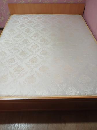 Кровать спальная