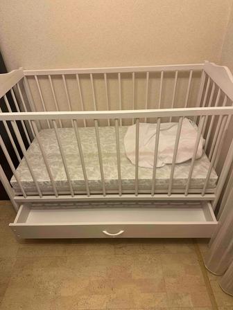 Детская кроватка и манеж