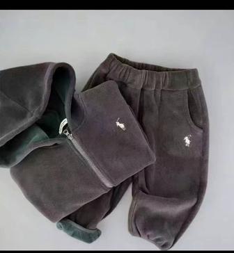Продам детский флисовый костюм.