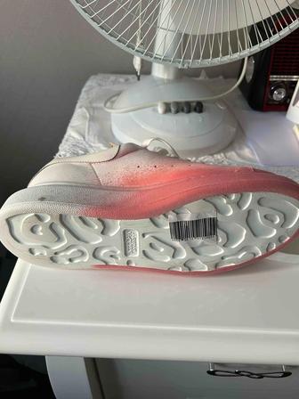 Продам кроссовки