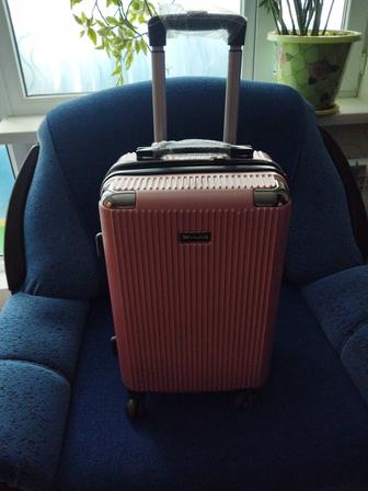 Продам чемодан для ручной клади новый