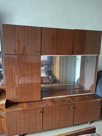 Отдам сервант в хорошие руки в отличном состоянии