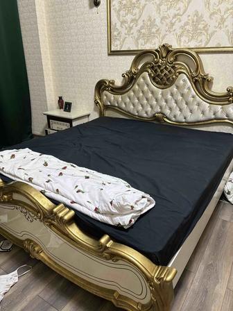 Продаю шикарный спальный гарнитур