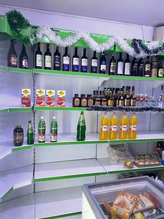 Срочно продаю стеллажи для магазина