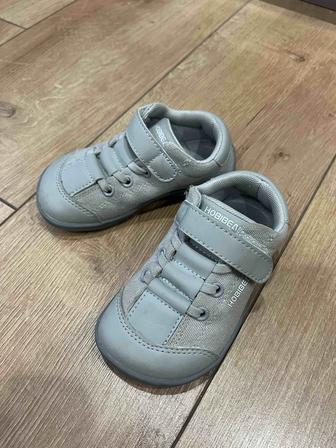 Продам детские кроссовки 24 размер