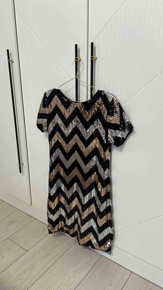 Платье полностью в пайетках