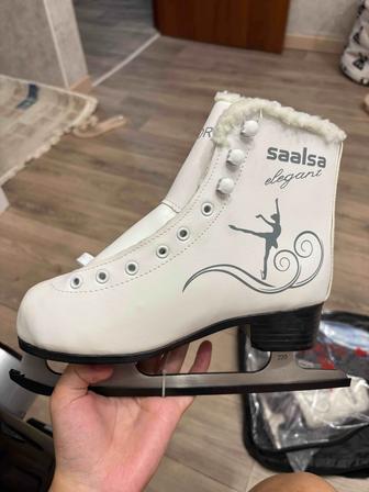 Белые коньки с мехом